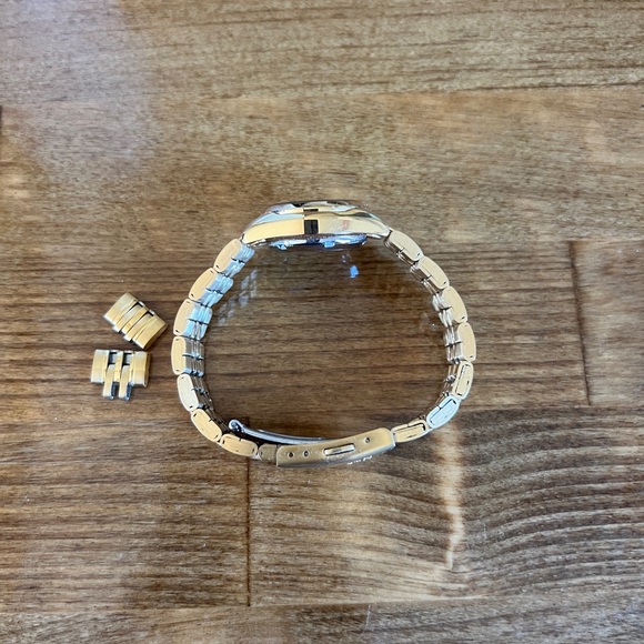 Seiko Gold and Black Women's Watch - Picture 6 of 10